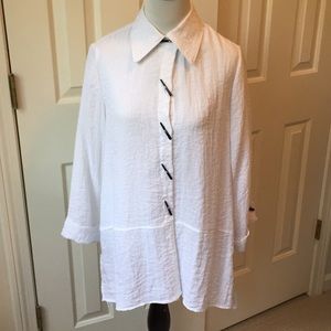 Gumps white 3/4 length sleeve blouse